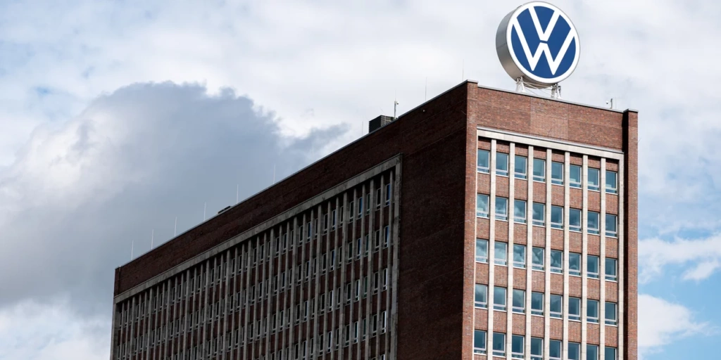 Volkswagen: Σοκ στη Γερμανία για το κλείσιμο τριών εργοστασίων, χιλιάδων απολύσεων και μειώσεις μισθών