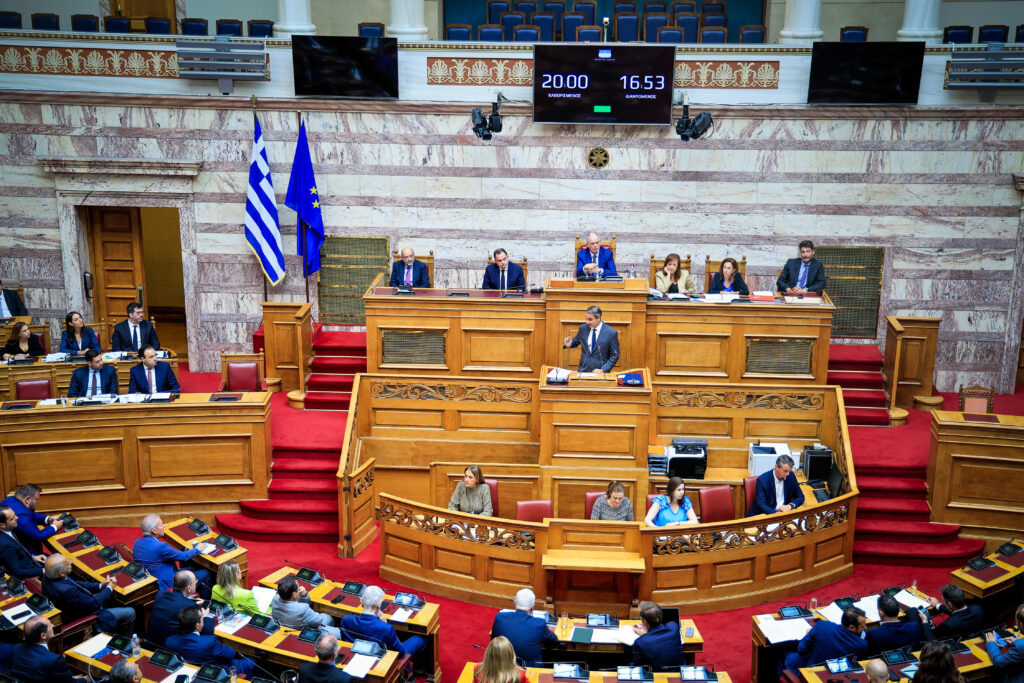 Βουλή: «Σφάχτηκαν» οι αρχηγοί μετά την ομιλία Μητσοτάκη για το ποιος θα ανέβει στο βήμα
