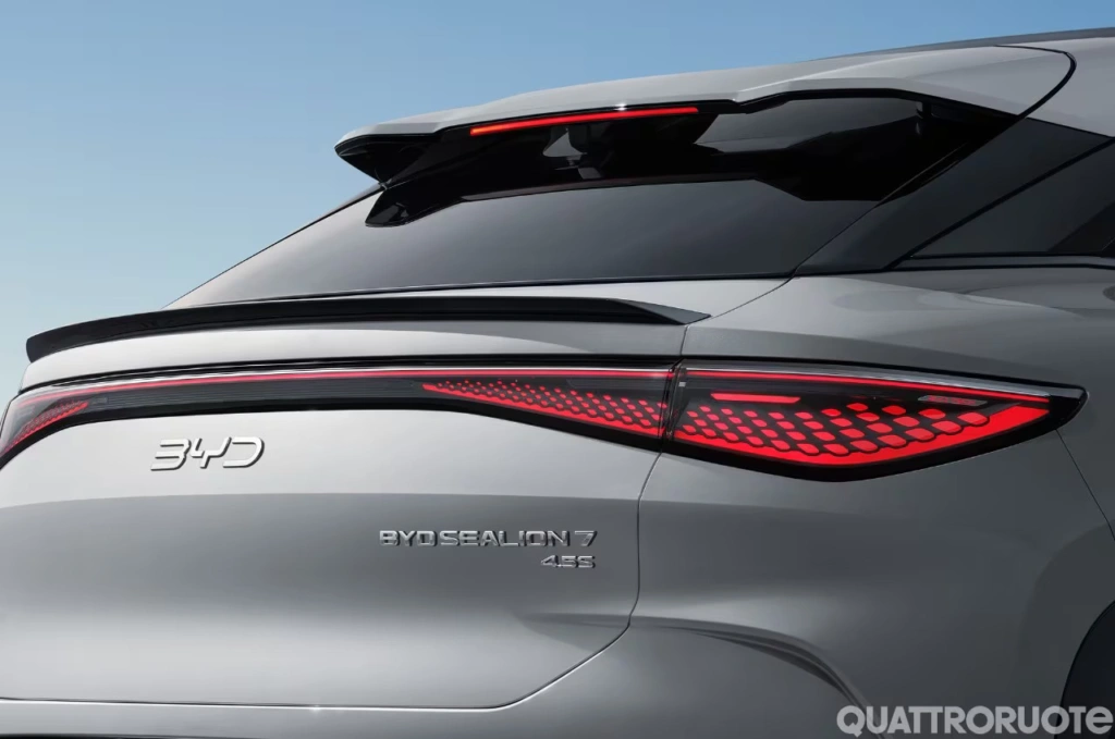 BYD: Ιστορική πρωτιά – Ο κύκλος εργασιών της ξεπέρασε την Tesla