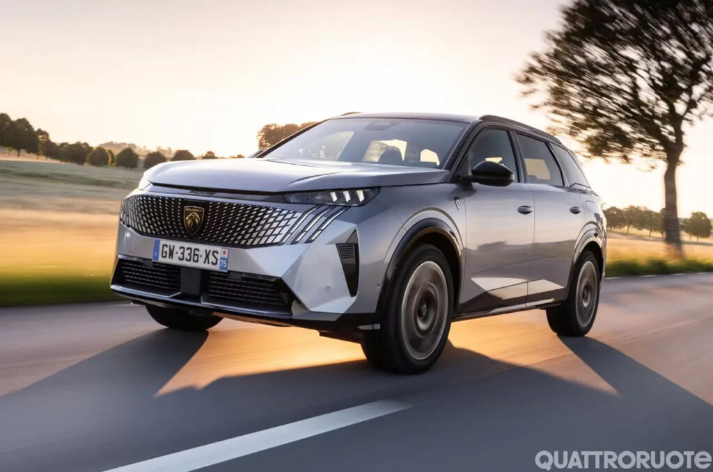 Το νέο Peugeot E-5008 βραβεύεται ως το καλύτερο οικογενειακό αυτοκίνητο