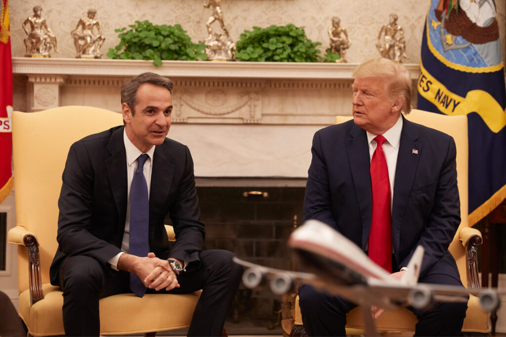 Τηλεφωνική επικοινωνία Μητσοτάκη – Τραμπ – Τον κάλεσε στην Ελλάδα ο πρωθυπουργός