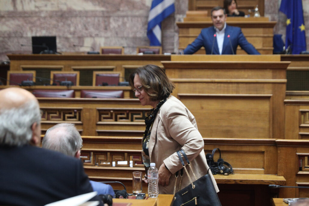 Γεωργία Αδειλίνη: Τι απαντούν δικαστικές πηγές για την αποχώρησή της – Η επίθεση Μαρινάκη στον Τσίπρα και η αντίδραση του ΣΥΡΙΖΑ