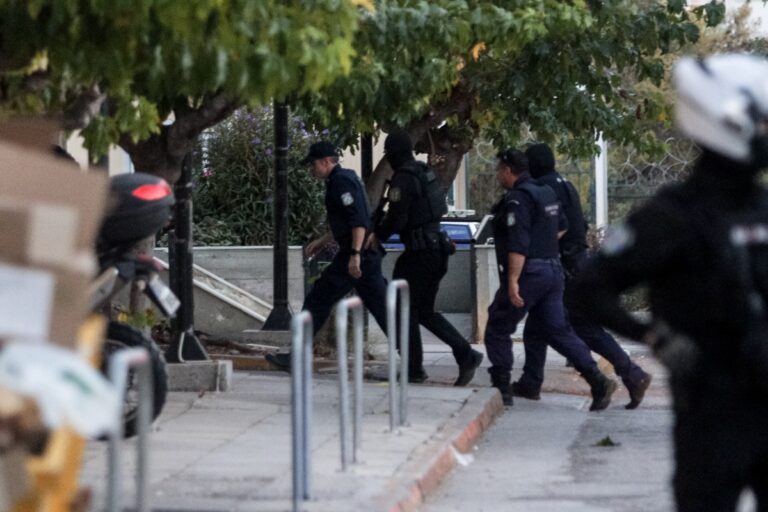 Έκρηξη στους Αμπελόκηπους: Ποινικές διώξεις για 4 κακουργήματα και 2 πλημμελήματα στον 31χρονο και στις δύο γυναίκες [βίντεο]
