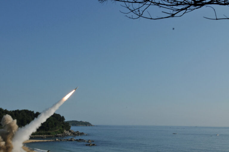 Ρωσία: Η Ουκρανία επιτέθηκε σε ρωσικό αεροδρόμιο με 6 αμερικανικούς πυραύλους ATACMS