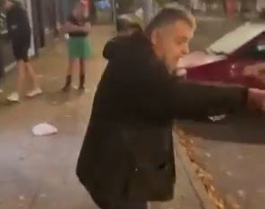 Βρετανία: Βουλευτής κατηγορείται για επίθεση, καθώς φέρεται να γρονθοκόπησε έναν περαστικό