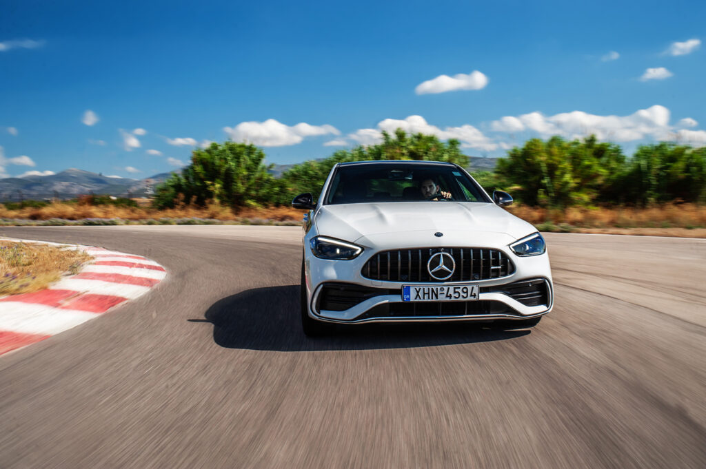 Δοκιμάζουμε την MERCEDES-AMG C43 στην πίστα των Μεγάρων
