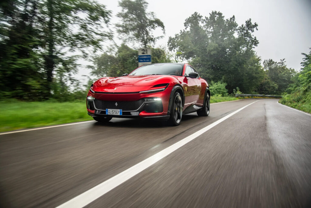 Αποστολή στην Ιταλία: Δοκιμάζουμε την Ferrari Purosangue – Είναι τελικά SUV;