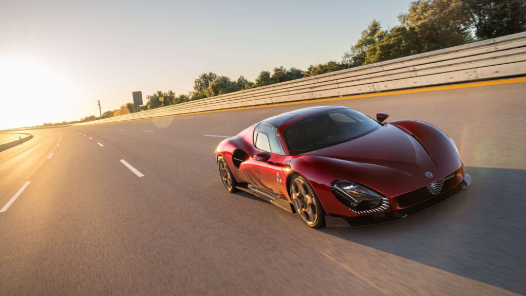 H Alfa Romeo Stradale 33 στο τελικό στάδιο δοκιμών, έπιασε 333 χλμ./ώρα στο Nardò