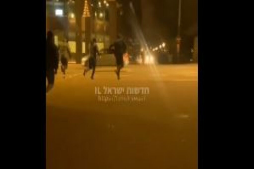 Επεισόδια στο Άμστερνταμ: Αναφορές για ομήρους – 62 άτομα υπό κράτηση, με 5 τραυματίες [βίντεο]