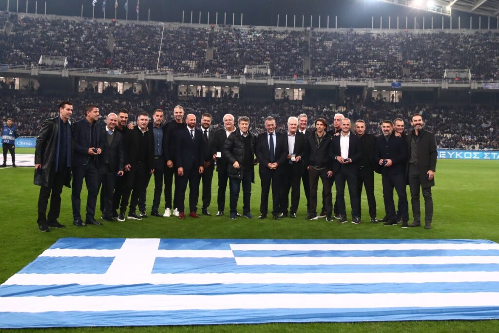 Εθνική Ελλάδας – Εθνική Αγγλίας: Βραβεύθηκε μέσα σε αποθέωση η πρωταθλήτρια Ευρώπης του 2004