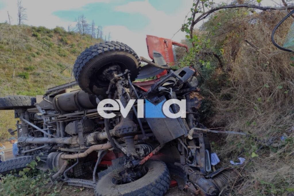 Εύβοια: Νεκρός ο οδηγός πυροσβεστικού οχήματος που έπεσε σε χαράδρα
