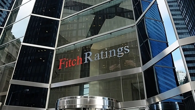 Οίκος Fitch: Αναβάθμισε το αξιόχρεο της Ελλάδας στη βαθμίδα ΒΒΒ με σταθερές προοπτικές