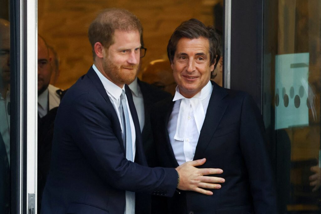 Πρίγκιπας Χάρι: Το 2026 η δίκη κατά της Daily Mail – Καταγγέλλει ότι «χάκαραν» το τηλέφωνό του