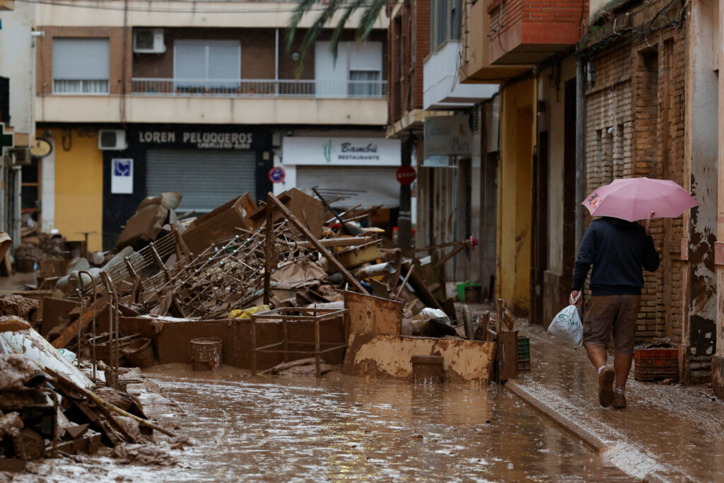 Οι κάτοικοι της περιοχής της Βαλένθια κλήθηκαν να επιστρέψουν στα σπίτια τους