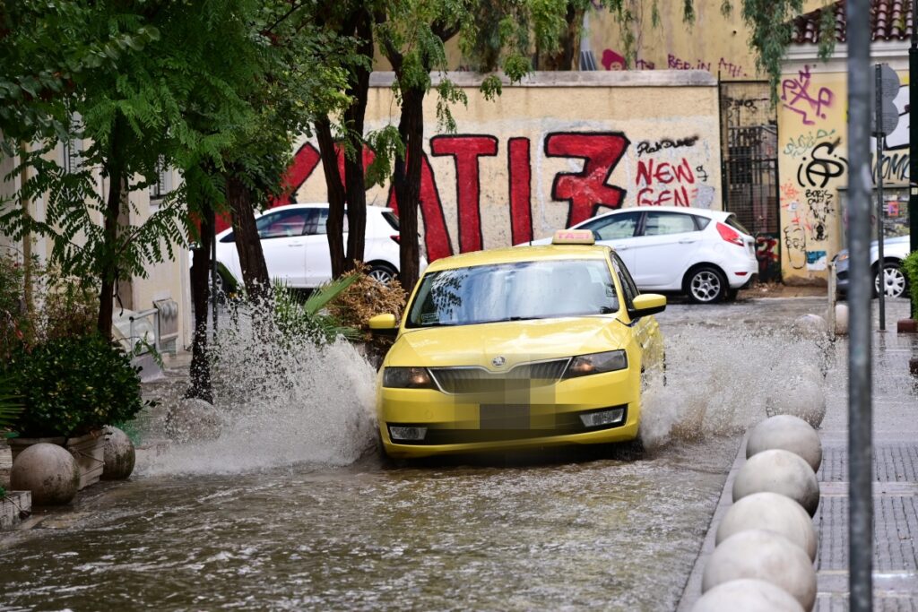 Καιρός: Νέο έκτακτο δελτίο – Έρχονται βροχές, κεραυνοί και χαλάζι
