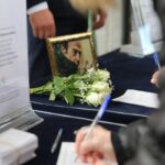 Μανούσος Μανουσάκης: Θλίψη και συγκίνηση στην κηδεία του αγαπημένου σκηνοθέτη [φωτό] 