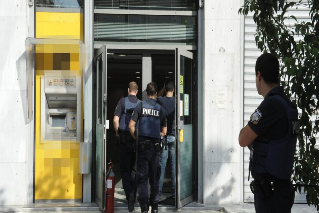 Αίγιο: Ληστεία σε τράπεζα με λεία περίπου 3.000 ευρώ