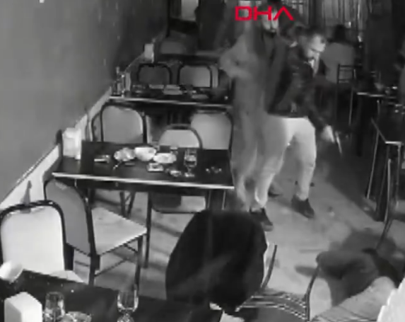 Άγρια δολοφονία στην Τουρκία μεταξύ εμπόρων όπλων- «Έφευγαν βροχή» οι σφαίρες