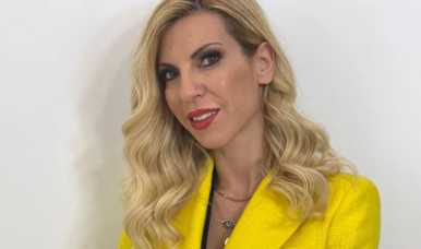 Σοφία Πολυζωγοπούλου: Η αμήχανη αντίδραση της στην αναφορά για τον ξυλοδαρμό της από τον Απόστολο Λύτρα [βίντεο]