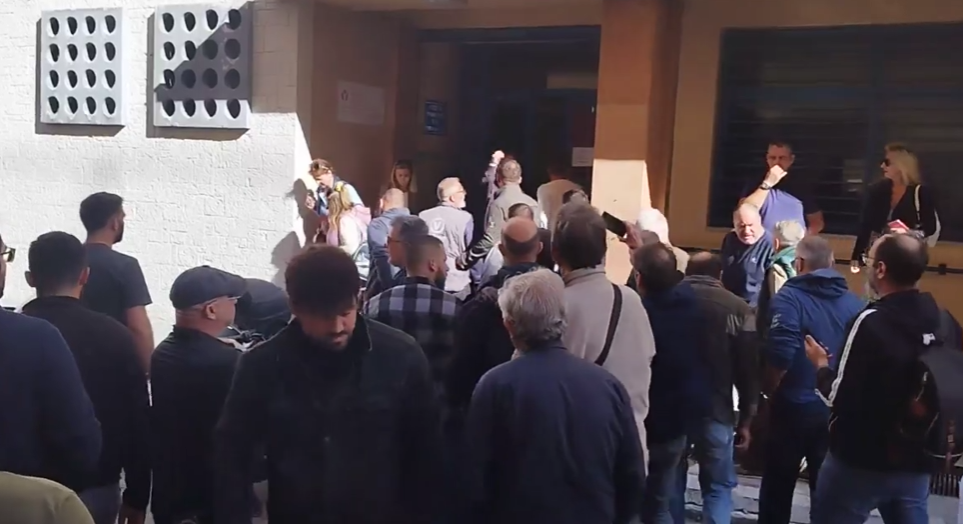 Πάτρα: Ένταση στη πρωινή κινητοποίηση των οικοδόμων – Στο σημείο οι δυνάμεις των ΜΑΤ [βίντεο]