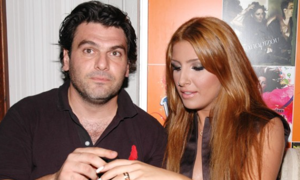 Τέλος διαμάχης Παπαρίζου – Μαυρίδης: Η μεζονέτα στη Γλυφάδα θα περάσει στην κυριότητα του μουσικού παραγωγού [βίντεο]