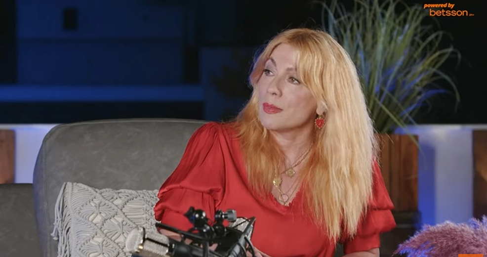 Σμαράγδα Καρύδη: Ο λόγος που δεν έκανε οικογένεια – «Έχω μάλλον πρόβλημα με μια παρατεταμένη εφηβεία» [βίντεο]