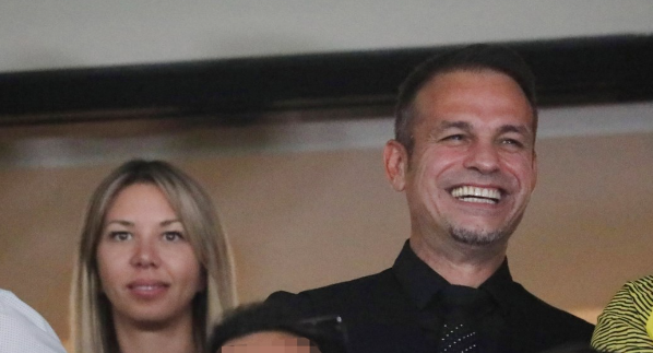 Ντέμης Νικολαΐδης: Εμφανίστηκε στο γήπεδο μαζί με την σύντροφο του, Αλεξάνδρα Νικολαΐδου [εικόνες- βίντεο]