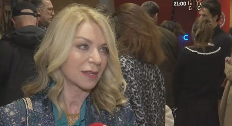 Έλλη Στάη: Γιατί αρνήθηκε την ερώτηση του ρεπόρτερ για το επαγγελματικό της μέλλον; – «Εγώ δεν υπάρχω εδώ» [βίντεο]