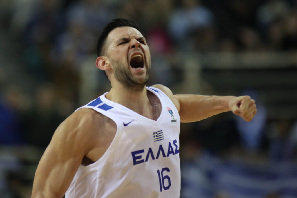 Ελλάδα – Μεγάλη Βρετανία 77-67: Διά χειρός Παπανικολάου ένα βήμα από το Ευρωμπάσκετ
