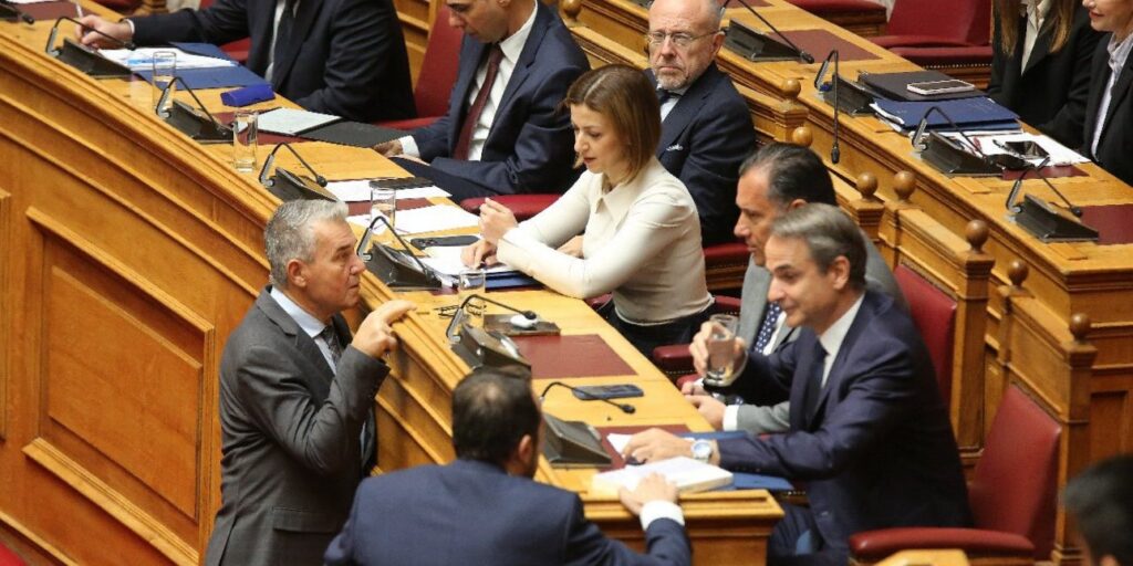 Βιβλίο δώρισε ο Παππάς στον Μητσοτάκη – Τι έγραφε στην αφιέρωση