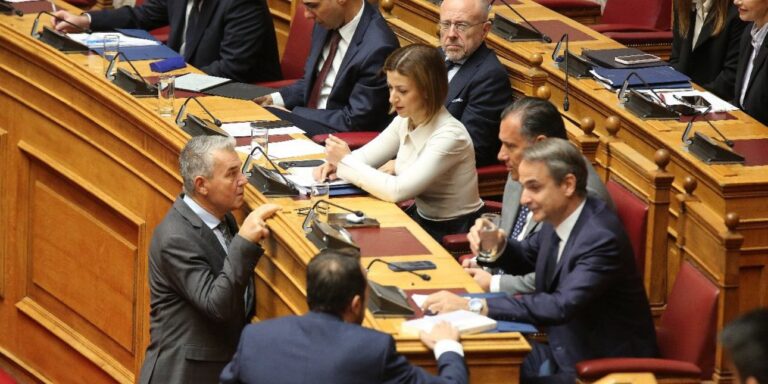 Βιβλίο δώρισε ο Παππάς στον Μητσοτάκη – Τι έγραφε στην αφιέρωση