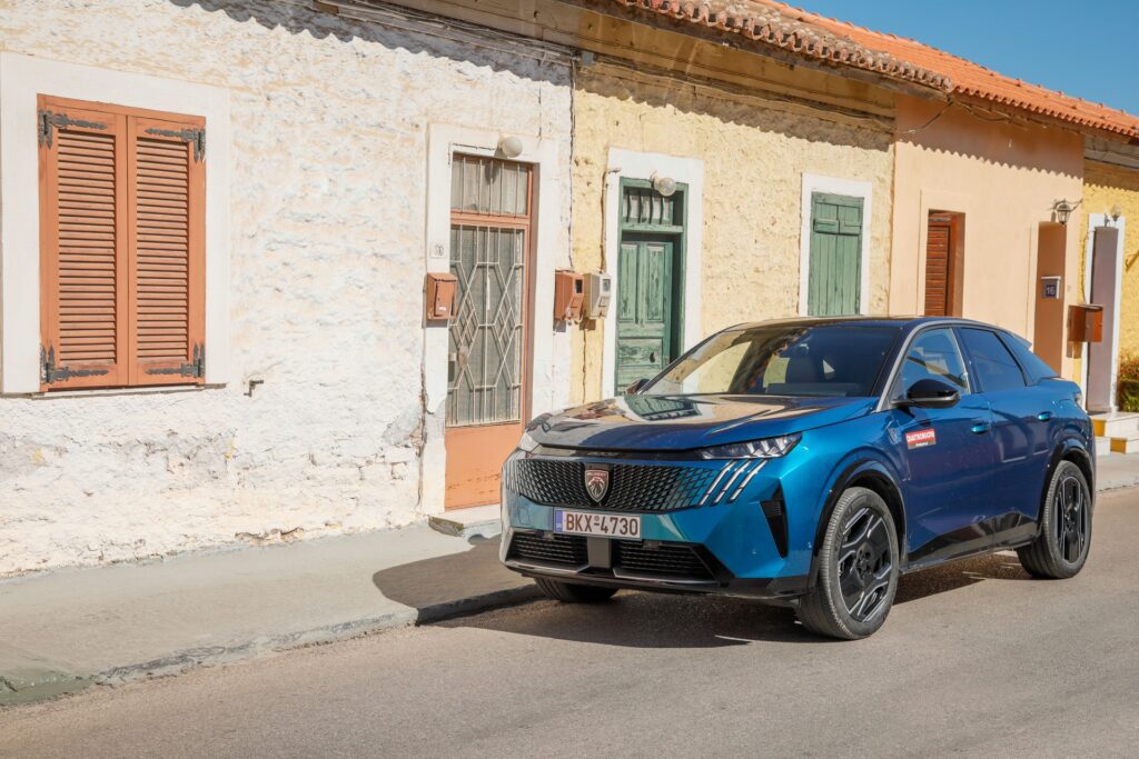 Δοκιμή Peugeot e-3008 210ps (77 Kwh): Λέοντας υψηλής τάσης!