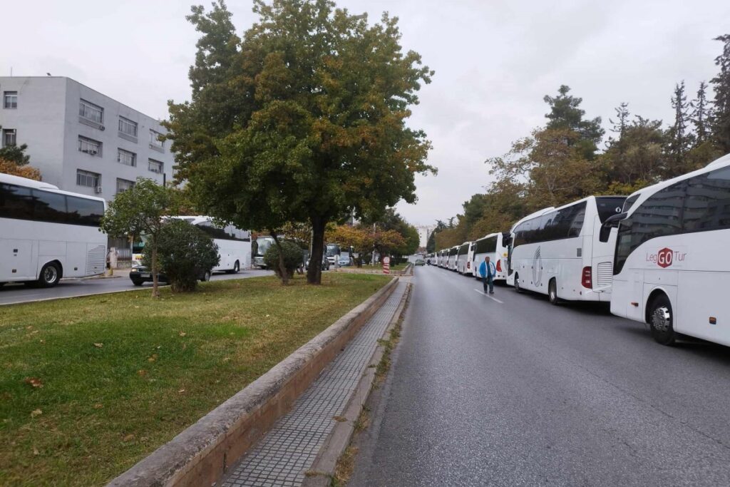 Θεσσαλονίκη: Χιλιάδες Τούρκοι στο Τουρκικό Προξενείο για την επέτειο θανάτου του Κεμάλ Ατατούρκ