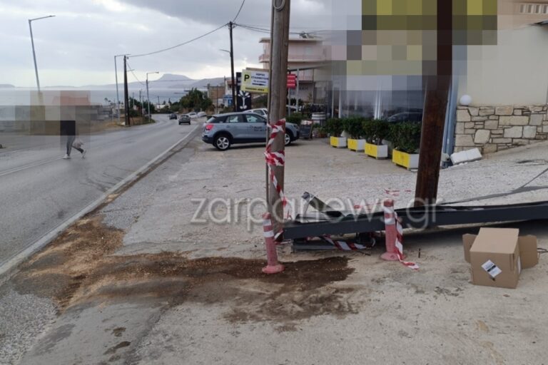 Χανιά: Αυτοκίνητο έπεσε πάνω σε κολώνα φωτισμού και μετά σε ταμπέλα