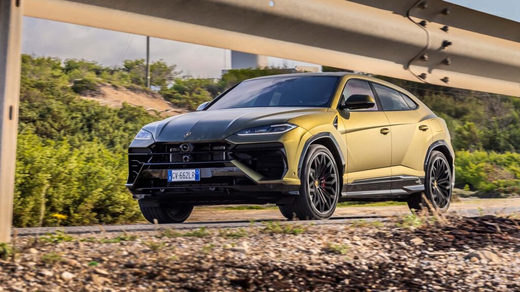 Δεν προλαβαίνει να φτιάχνει Urus η Lamborghini!