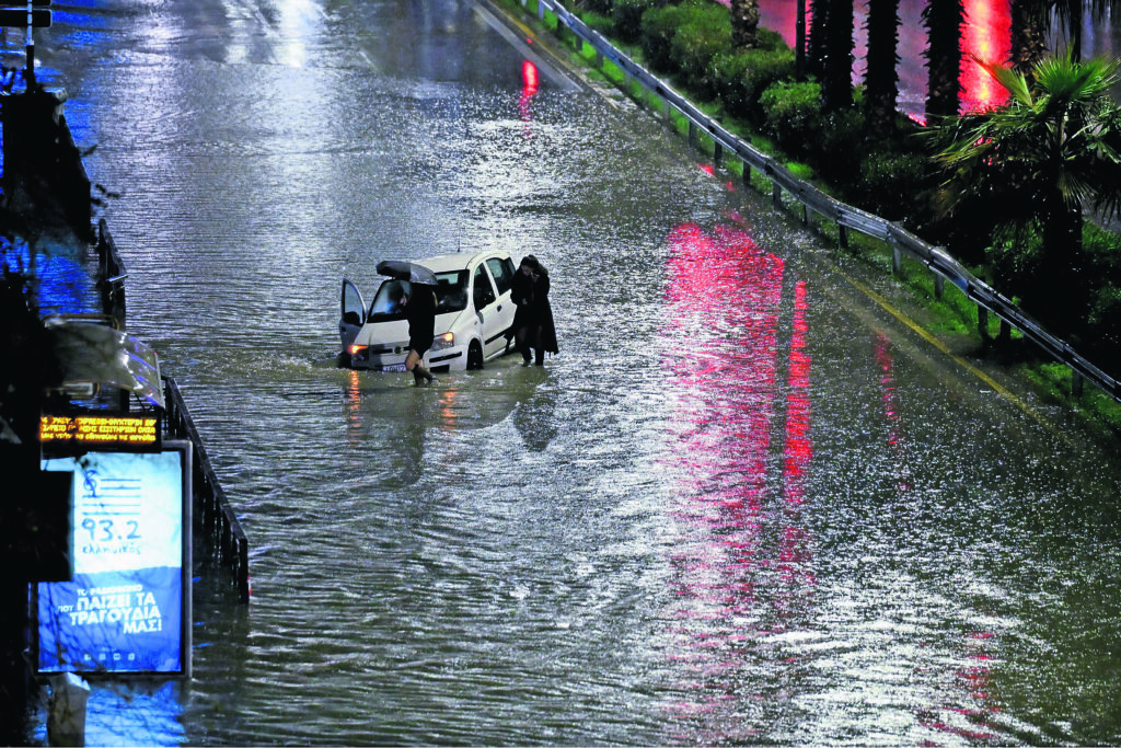 Πινγκ πονγκ ευθυνών για την πλημμυρισμένη Ποσειδώνος