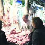 Ερευνα ΕΤ: Λίγο πιο φθηνά φέτος τα κρέατα για το χριστουγεννιάτικο τραπέζι