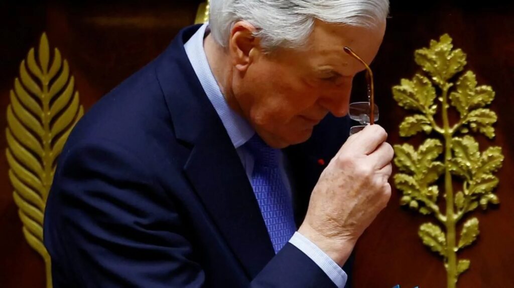 Πολιτική κρίση στη Γαλλία: Τι σημαίνει η πτώση του Μπαρνιέ – Τι θα αποφασίσει ο Μακρόν