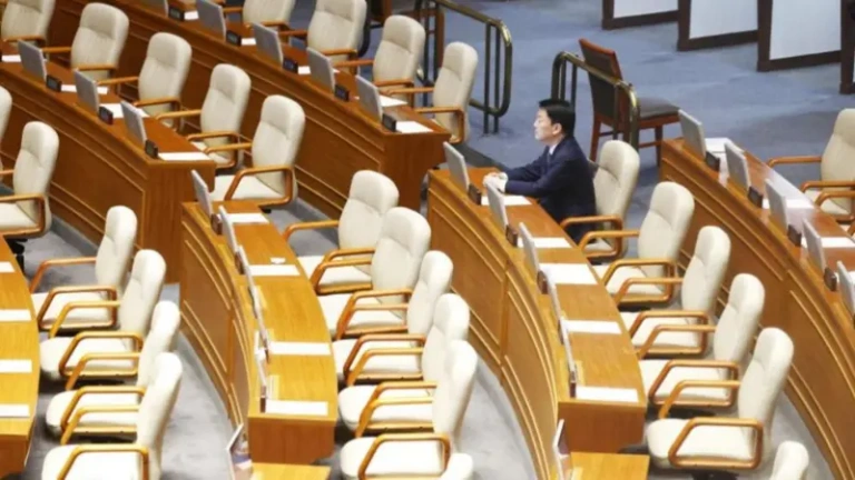 Νότια Κορέα: Απορρίφθηκε η πρόταση μομφής κατά του προέδρου Γιουν