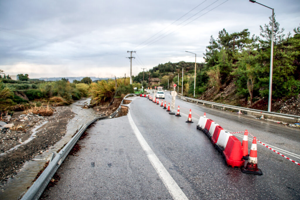 Ήχησε το 112 στη Ρόδο λόγω της κακοκαιρίας