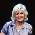 Θεοδώρα Τζήμου στον ΕΤ: «Οι άνθρωποι μιμούνται πλέον τη βία, είναι τρομακτικό»