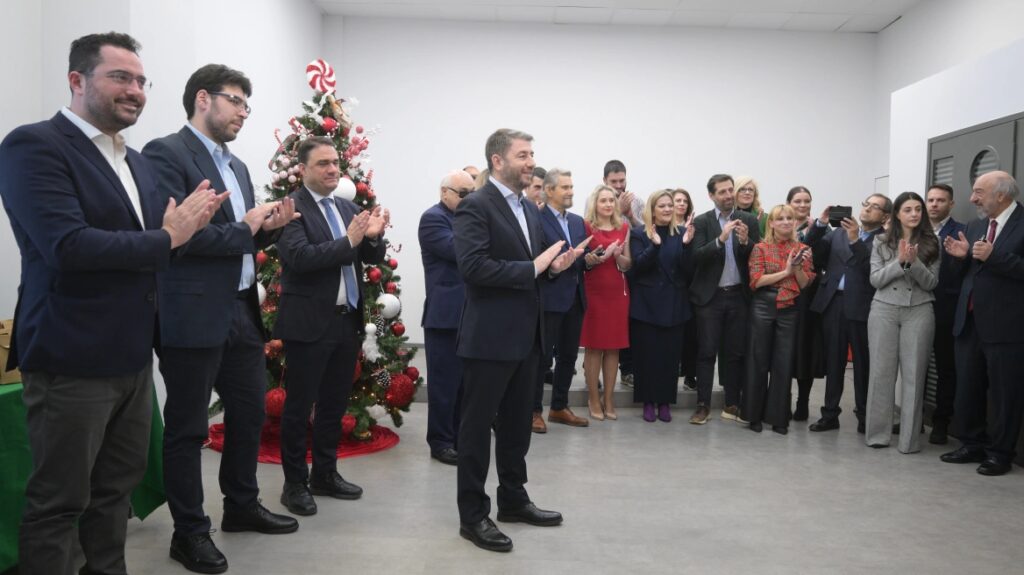 Ανδρουλάκης: Άκουσε τα κάλαντα από τα παιδιά Συλλόγου Ατόμων με Αναπηρίες – «Τα ωραιότερα που