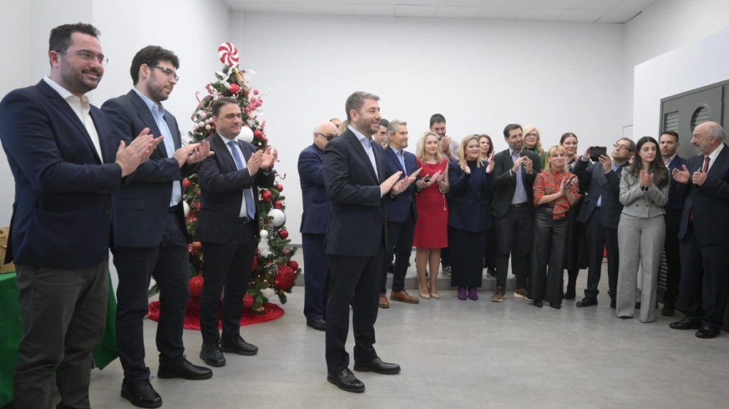 Ανδρουλάκης: Άκουσε τα κάλαντα από τα παιδιά Συλλόγου Ατόμων με Αναπηρίες – «Τα ωραιότερα που έχουμε ακούσει» [βίντεο]
