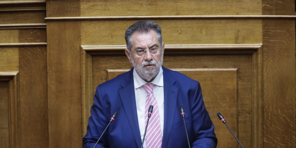 «Δεν υπάρχουν δικαιολογίες, δέχομαι όποια κύρωση» λέει ο βουλευτής του ΣΥΡΙΖΑ που έκανε βιντεοκλήση ενώ οδηγούσε – Τι συνέβη