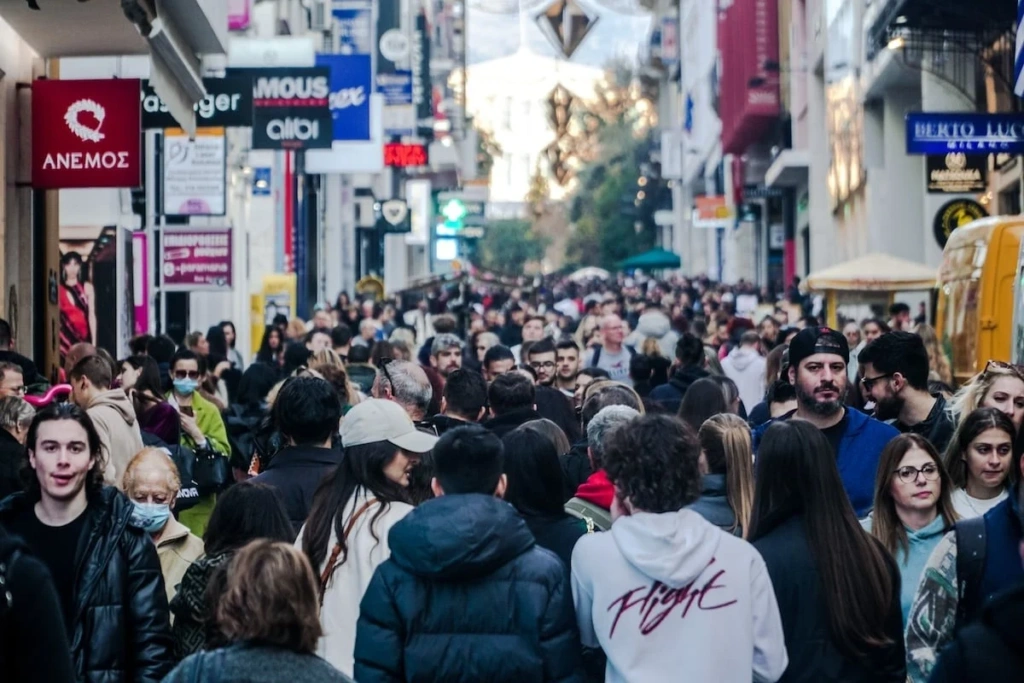 Εορταστικό ωράριο: Τι ώρα κλείνουν τα μαγαζιά σήμερα Κυριακή 1η Δεκεμβρίου