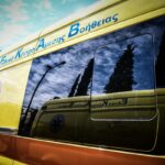 Τροχαίο στα Κάτω Πατήσια: Όχημα «καρφώθηκε» σε κολόνα – Μία τραυματίας