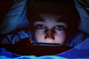 Έρχεται μπλόκο στα social media σε παιδιά κάτω των 15 ετών – Ο ρόλος του Kids Wallet