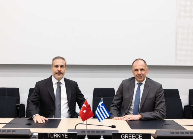 Σύντομο τετ α τετ Γεραπετρίτη-Φιντάν στη Σύνοδο των Υπουργών Εξωτερικών του ΝΑΤΟ