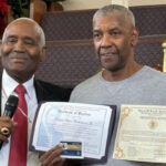 Ντένζελ Ουάσινγκτον: Βαφτίστηκε και έλαβε άδεια ιερέα