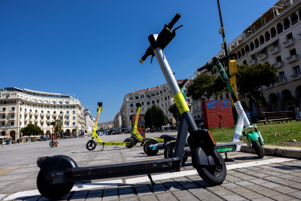 Θεσσαλονίκη: 112 παραβάσεις σε οδηγούς ηλεκτρικών πατινιών